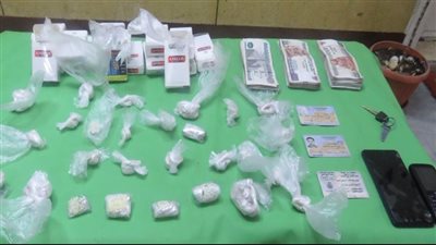 حملة أمنية بمحيط الأكشاك والمقاهى تضبط 62 تاجر مخدرات|صور 