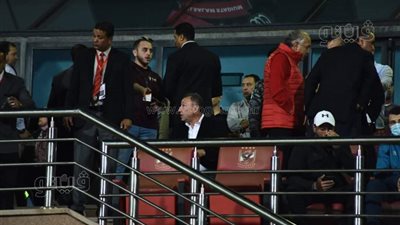 الخطيب ومجلس الأهلي يدعمان الفريق أمام الرجاء المغربي | صور