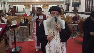 الأنبا تكلا يترأس عشية أحد الشعانين بدشنا|صور