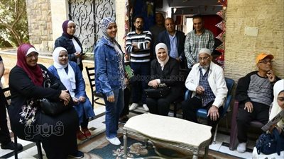 قافلة كلية بنات عين شمس فى زيارة لمؤسسة 