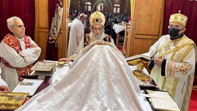 إقبال أقباط بورسعيد على قداس أحد الزعف بكنيسة الأنبا بيشوي| صور 