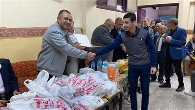 أسرة بالعريش تحتفل بنجلها بعد حصوله على المركز السابع فى حفظ القرآن| صور