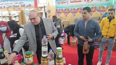 إقبال المواطنين على معارض أهلًا رمضان بالبدرشين لانخفاض الأسعار 