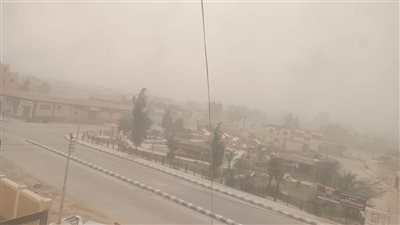 عاصفة ترابية شديدة تضرب واحة الفرافرة