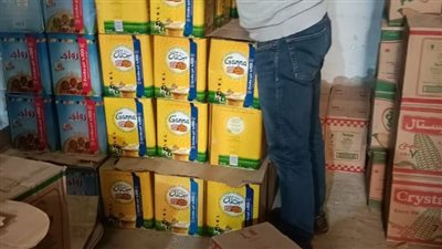 تموين العامرية بالإسكندرية تضبط شركة مواد غذائية مجهولة المصدر