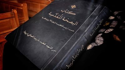 كنائس الأقصر تكتسي باللون الأسود احتفالًا ببدء أسبوع الآلام | صور 