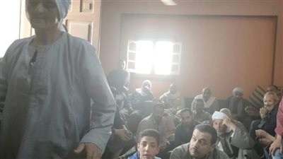 انعقاد لجنة لتسكين أهالي قرية الدسمي في الصف بمساكن بديلة | صور