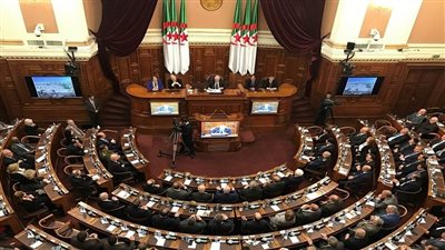 إسقاط الحصانة عن 65 نائبا في البرلمان الجزائري