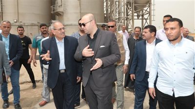 محافظ بني سويف يراجع جاهزية صوامع كوم أبو راضي لموسم توريد القمح 