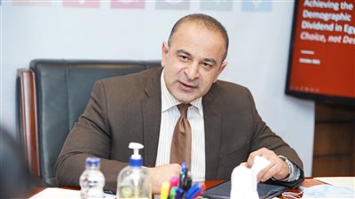 نائب وزيرة التخطيط يبحث مع وفد البنك الدولي وضع تقرير العوائد الديموغرافية لمصر