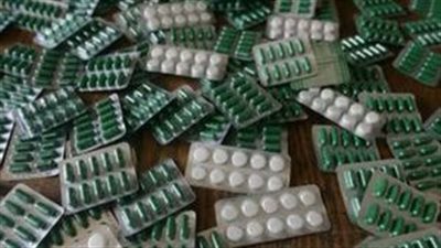 حجز راكب حاول تهريب أقراص الترامادول المخدر في المطار