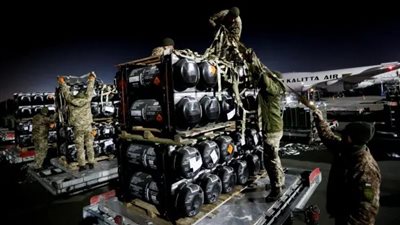 أوكرانيا تعلن دخول كميات كبيرة من الأسلحة إلى أراضيها