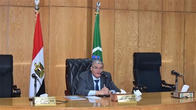 محافظ المنيا يعقد اجتماعا لمتابعة موسم توريد محصول القمح