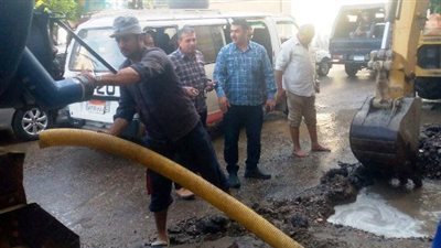 إصلاح تسريب مياه الشرب بحي أول الزقازيق