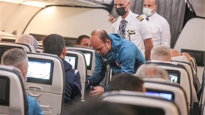 طبيب الأهلي يُسعف سيدة مغربية على الطائرة