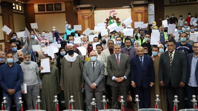 سعفان يسلم 1823 وثيقة تأمين ضد الحوادث للعمالة غير المنتظمة بالقاهرة