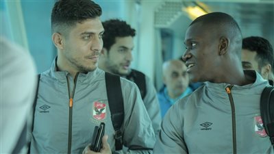 شاهد.. السفير المصري بالمغرب يستقبل بعثة الأهلي في مطار محمد الخامس