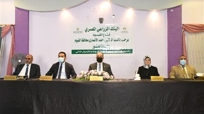 محافظ الفيوم يسلم ١٠٠٠ سيدة ريفية كوبونات مساعدات مالية