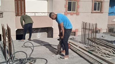 إزالة بناء مخالف وضبط سيارة خرسانة في العياط