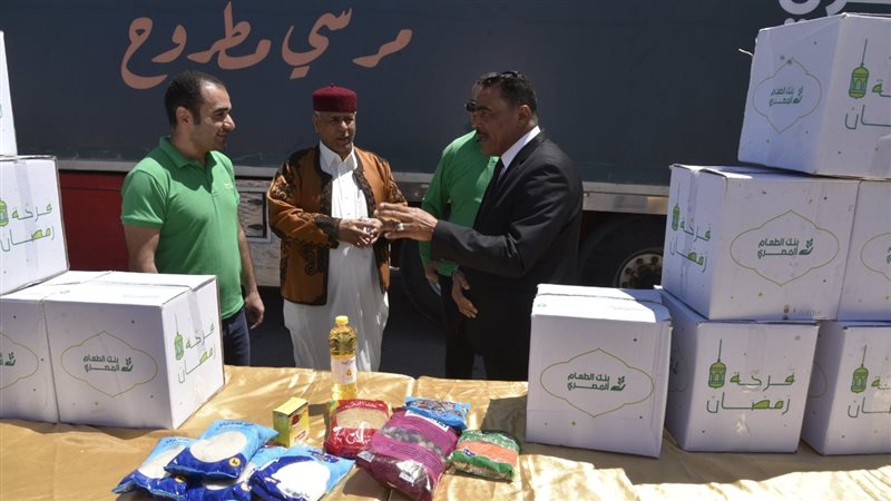 محافظ مطروح يستقبل