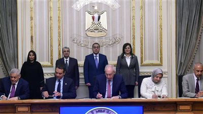 مدبولي يشهد توقيع اتفاق لإنتاج 390 ألف طن من الأمونيا الخضراء سنويًا بمنطقة السخنة