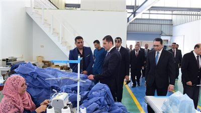 رئيس هيئة الاستثمار يتفقد سير العمل بمشروعات بنها وميت غمر | صور
