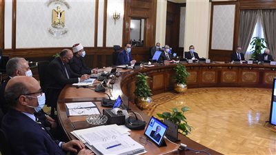 مدبولي يوجه الوزراء بالتواصل مع البرلمان والإعلام لشرح تحديات الأزمة العالمية