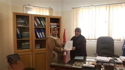 سعفان ينيب مدير القوى العاملة بدمياط لتسليم وثيقة تأمين للعمالة غير المنتظمة