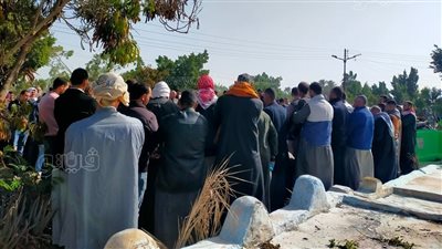 أهالي الشرقية يودعون طفلا بعد العثور عليه مقتولا في مشتول | صور