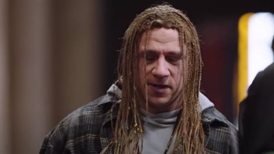 أعراض انسحاب إدمان الإنترنت والسوشيال ميديا تظهر على جوني ومربوحة تحاول مساعدته|فيديو