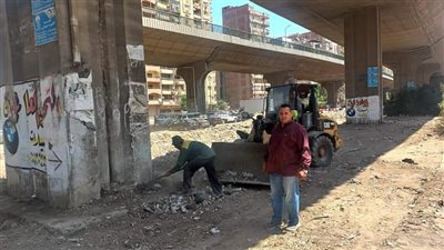 تطهير ترعة المريوطية من المخلفات وإغلاق ماسورة معدية للمواطنين| صور