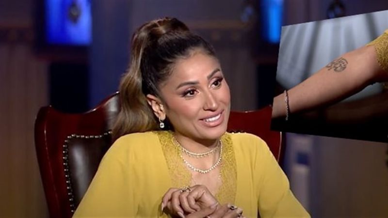 الفنانة دينا الشربيني