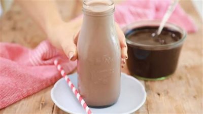 المشروب الرمضاني المفضل.. طريقة عمل عصير التمر بالحليب