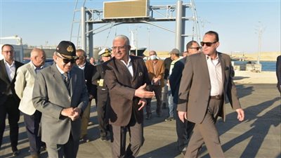 الفريق أسامة ربيع يتابع مستجدات مشروع تطوير القطاع الجنوبي للقناة| صور