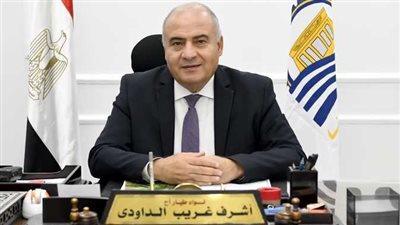 محافظ قنا يواصل استقبال المواطنين بمكتبه للاستماع لشكواهم