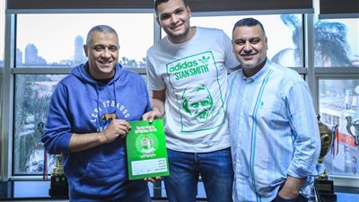 الأهلي يمدد عقد محمد عادل 4 مواسم