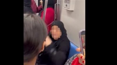 قرار عاجل من النيابة بشأن سيدة المترو المتهمة بالاعتداء على فتاتين بسبب ملابسهما