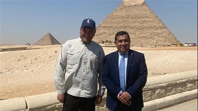 وزير الدولة البريطاني لشئون شمال إفريقيا يزور أهرامات الجيزة