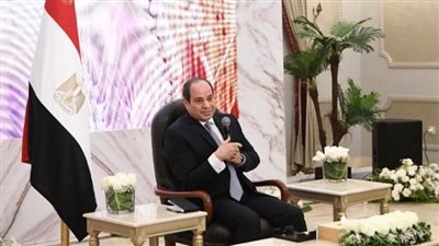 السيسي يستعرض مع الإعلاميين عددا من المشروعات القومية الكبرى خاصة مبادرة حياة كريمة لتنمية الريف