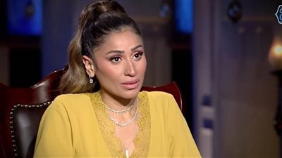 دينا الشربيني تبكي وتسترجع ذكرياتها مع هيثم أحمد زكي|فيديو