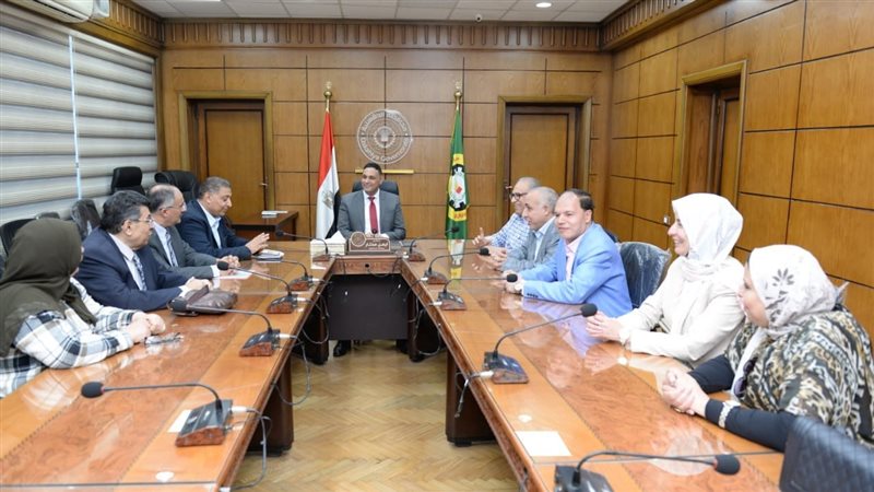 اجتماع محافظ الدقهلية