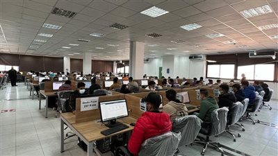  ٢٥ ألفا و٦١٠ طلاب يؤدون الاختبارات الإلكترونية لـ ١٥٥ مقررا بجامعة القناة