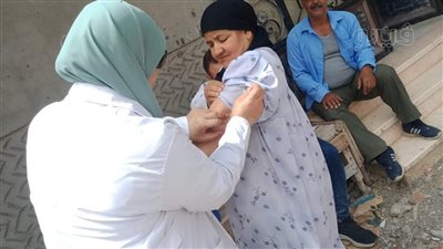 نجاح حملة طرق الأبواب لإعطاء لقاحات كورونا وتطعيم المواطنين بالغربية