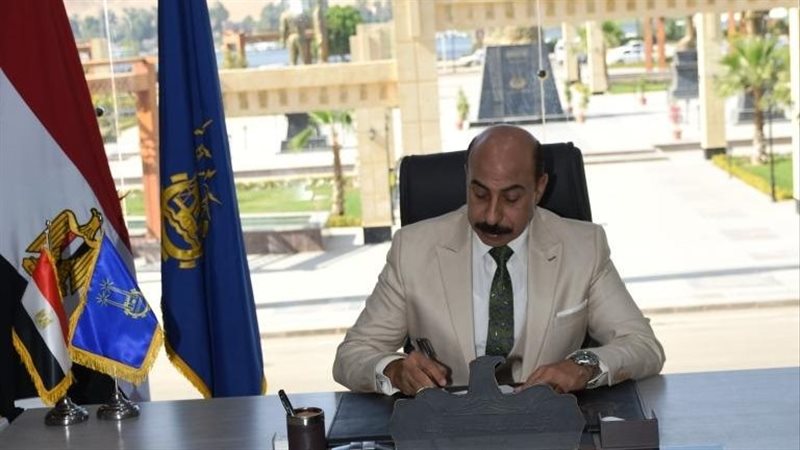 محافظ أسوان اللواء