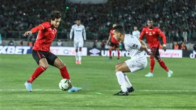 التعادل الإيجابي يسيطر على الشوط الأول بين الأهلي والرجاء المغربي | صور