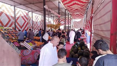 إقبال كثيف من المواطنين على سوق الجملة في أكتوبر | صور