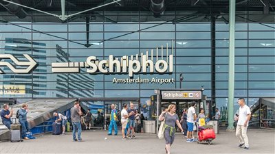 بسبب ضعف الرواتب.. إضراب موظفي مطار سيخيبول بأمستردام 