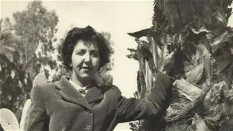 الفنانة التشكيلية