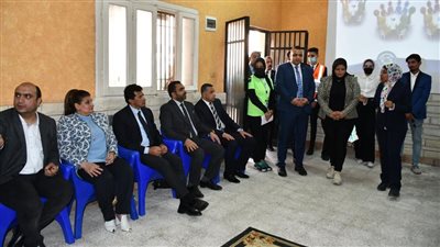 وزير الرياضة يفتتح تطوير مركز شباب الحرية ويشهد ورشة 