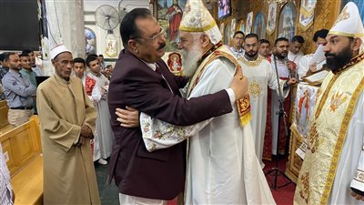 رئيس مدينة سفاجا يهنئ الأقباط بعيد القيامة المجيد.. ويشهد القداس في كنيسة أبو سيفين